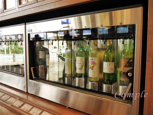 石和温泉駅のワイン自動試飲機