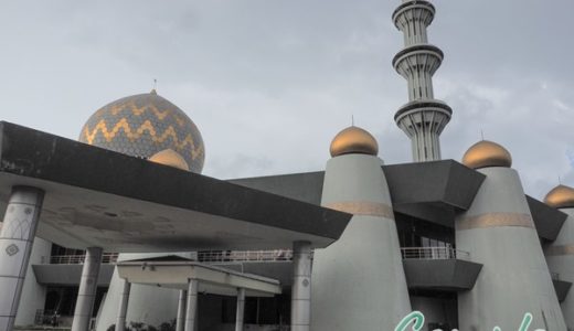 マレーシア旅行1 成田空港からサバ州立モスクとコタキナバル夜の街へ